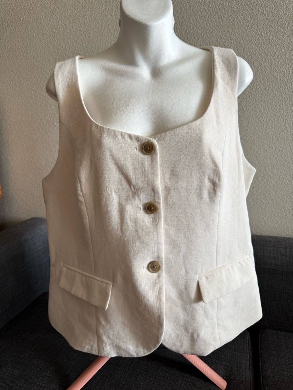 Cream Button-Front Sleeveless Vest - Picture 3 of 4
